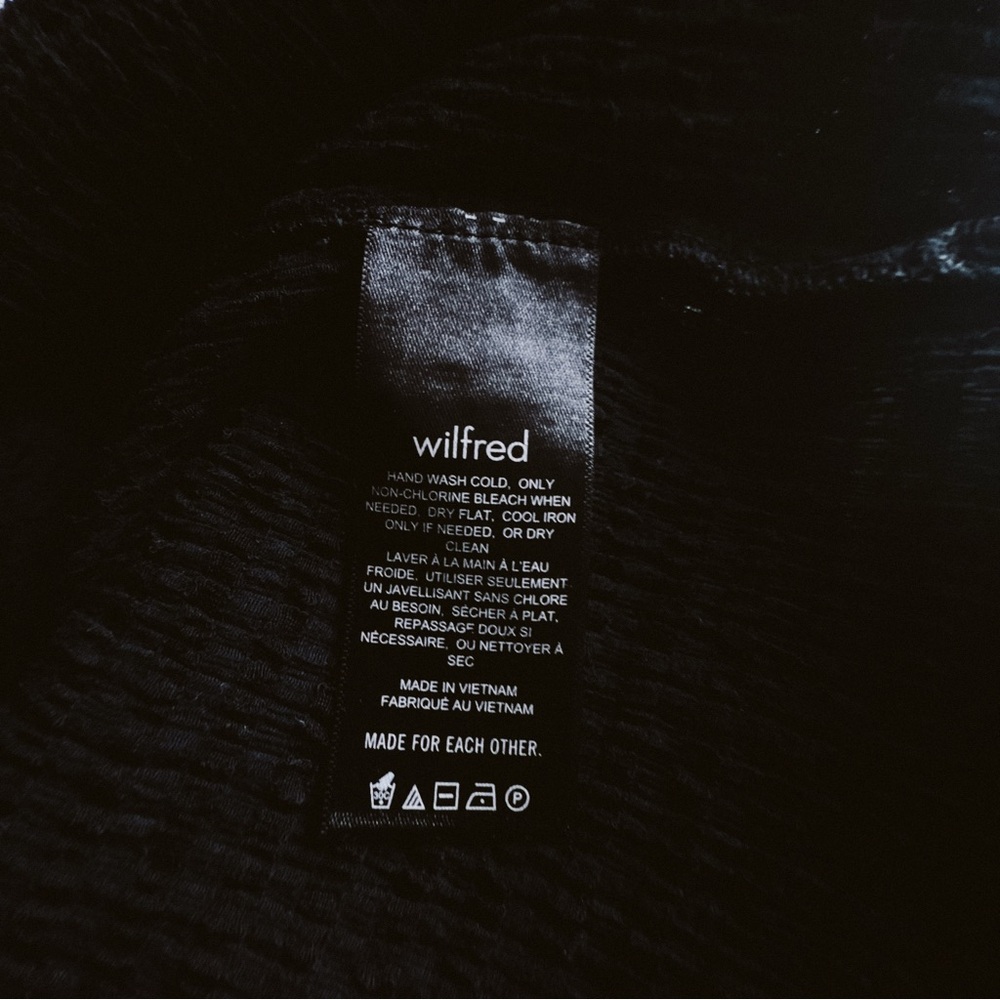Aritzia Wilfred Verona Textured Longline Top Black - Size Medium - Picture 9 of 10